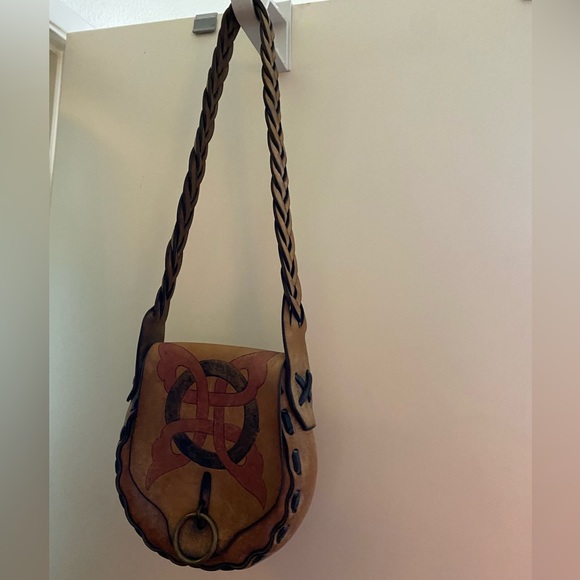 Vintage Handmade 1970’s leather crossbody bag braided strap tooled Celtic knot - Picture 14 of 16